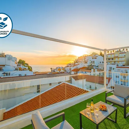 Located In The Heart Of Carvoeiro (Lagoa)