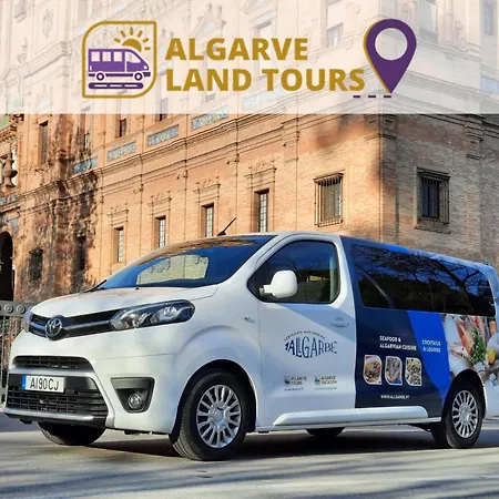Located In The Heart Of Carvoeiro (Lagoa)